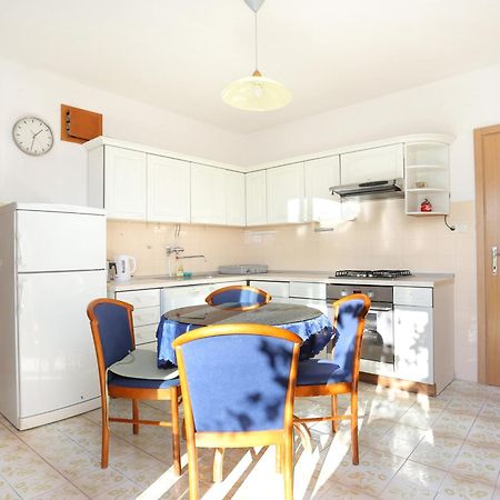 Apartments with a parking space Brela, Makarska - 18495 Ruang foto