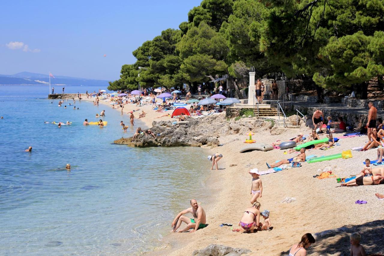 Apartments with a parking space Brela, Makarska - 18495 Bagian luar foto