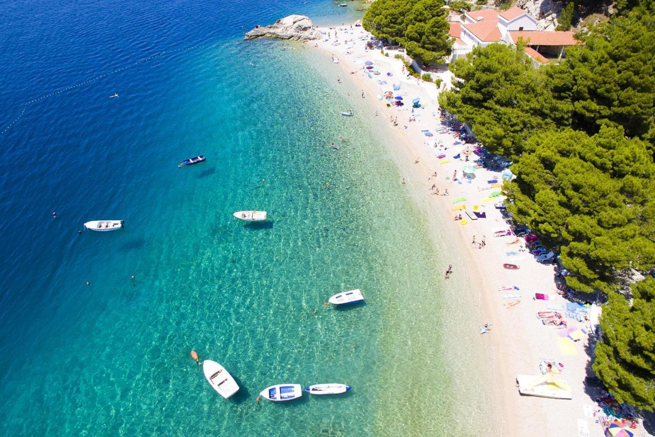 Apartments with a parking space Brela, Makarska - 18495 Bagian luar foto