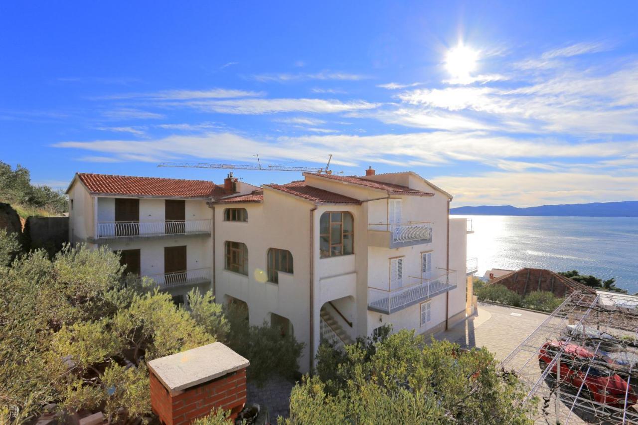 Apartments with a parking space Brela, Makarska - 18495 Bagian luar foto
