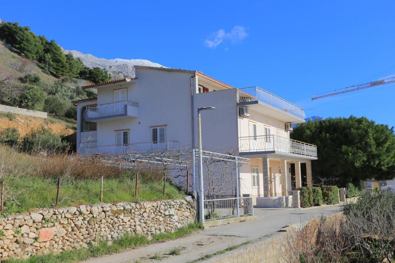 Apartments with a parking space Brela, Makarska - 18495 Bagian luar foto