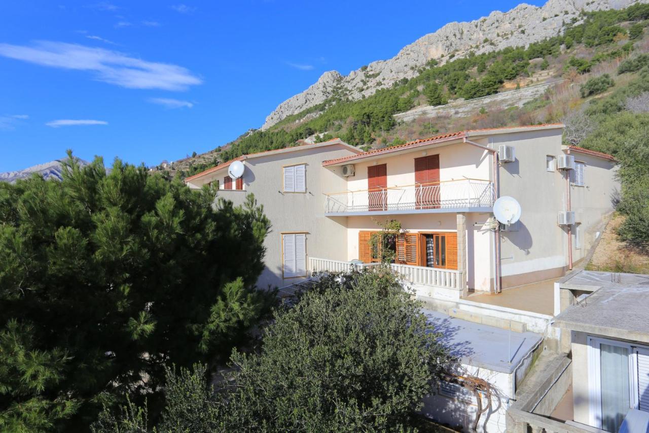 Apartments with a parking space Brela, Makarska - 18495 Bagian luar foto