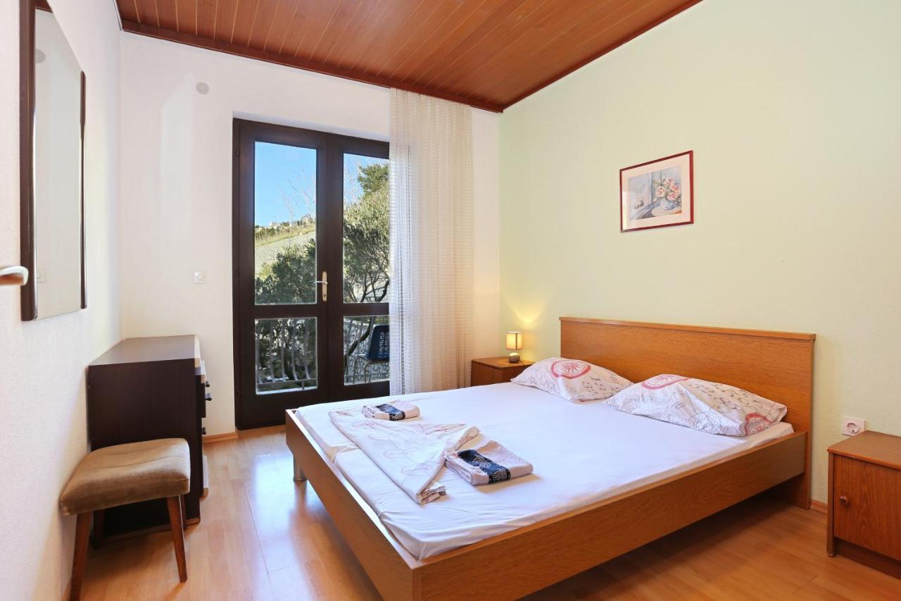Apartments with a parking space Brela, Makarska - 18495 Bagian luar foto
