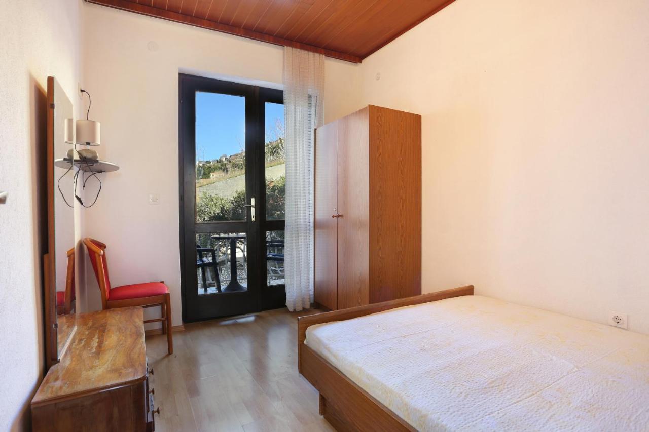 Apartments with a parking space Brela, Makarska - 18495 Bagian luar foto