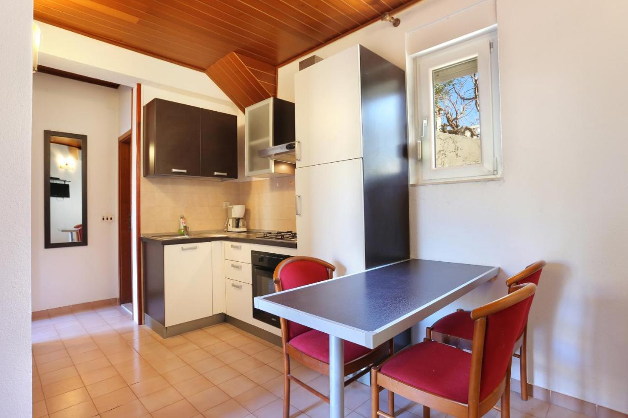 Apartments with a parking space Brela, Makarska - 18495 Bagian luar foto