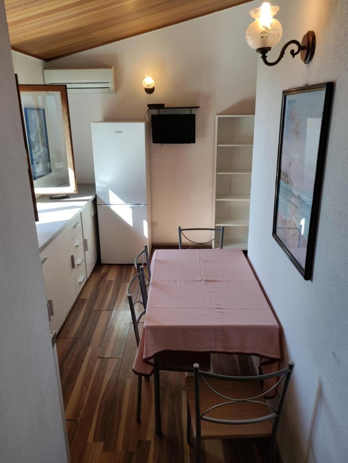 Apartments with a parking space Brela, Makarska - 18495 Bagian luar foto