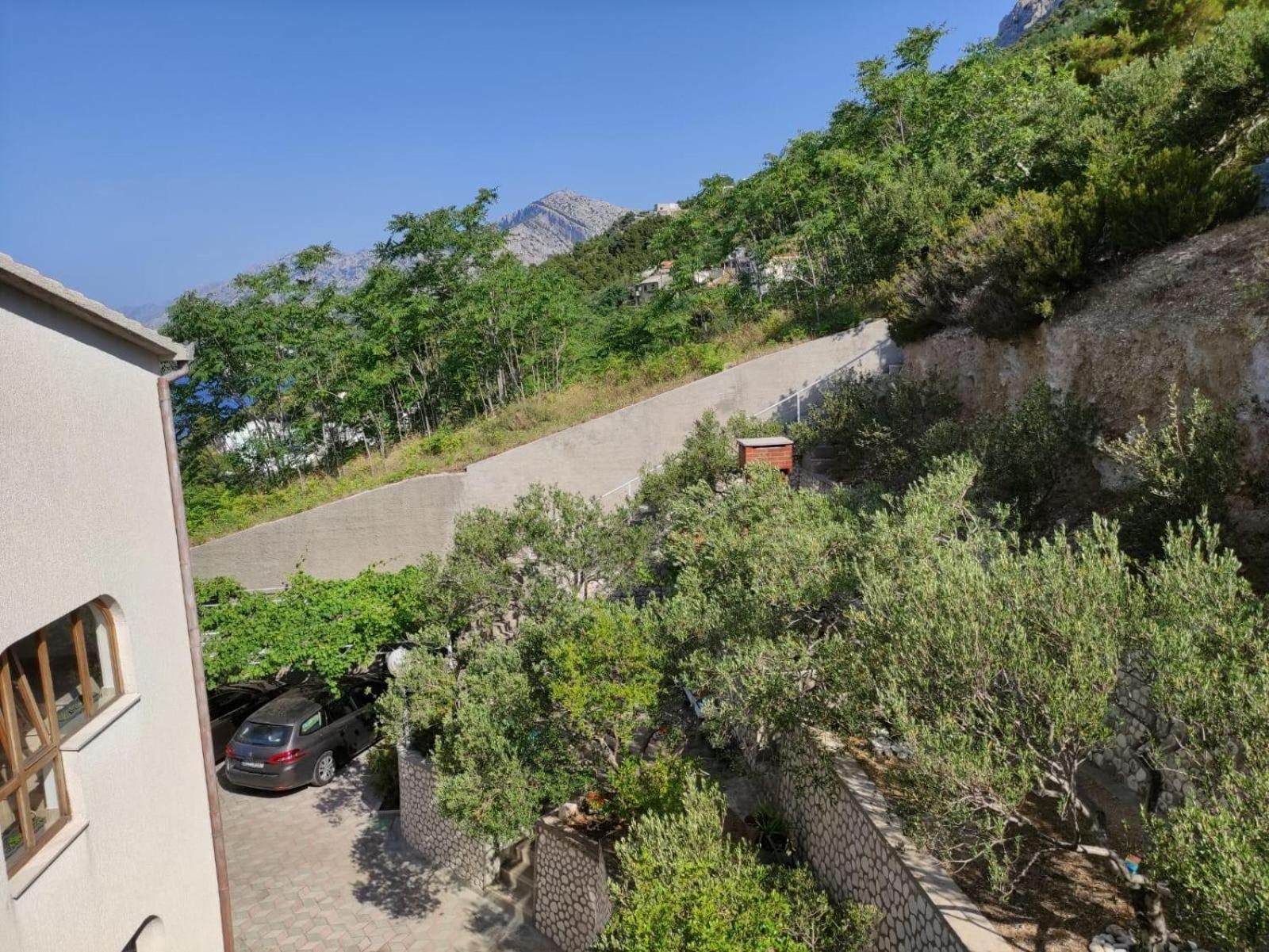 Apartments with a parking space Brela, Makarska - 18495 Bagian luar foto