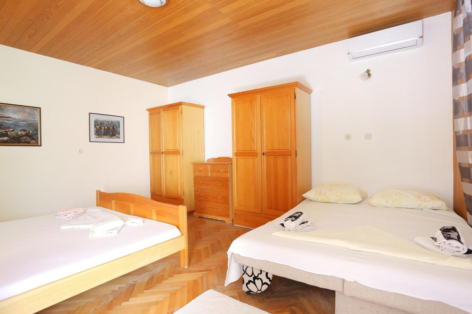 Apartments with a parking space Brela, Makarska - 18495 Ruang foto